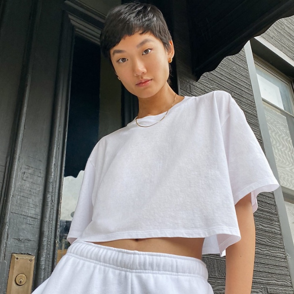 Aritzia Tna Tour Cropped T-Shirt. Size Medium in Ivy League Green.